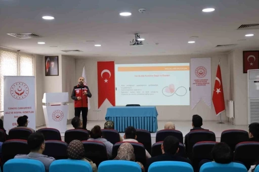Evlenecek gen&ccedil;lere y&ouml;nelik eğitimler s&uuml;r&uuml;yor
