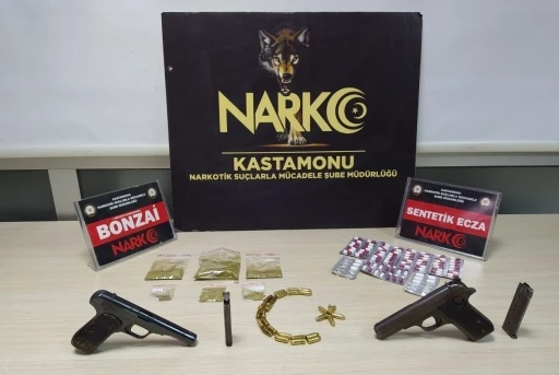 Evlerinde uyuşturucuyla yakalanan 3 sanık, 22&rsquo;şer yıl hapis cezasına &ccedil;arptırıldı
