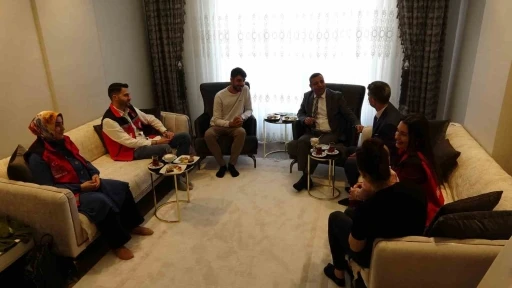 Evlilik kredisiyle yuva kuran &ccedil;ift ilk &ccedil;ocuklarını kucağına aldı