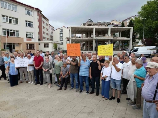 Eynesil’de çay üreticilerinden tepki: &quot;ÇAYKUR üreticiyi özel sektörün insafına bıraktı&quot;
