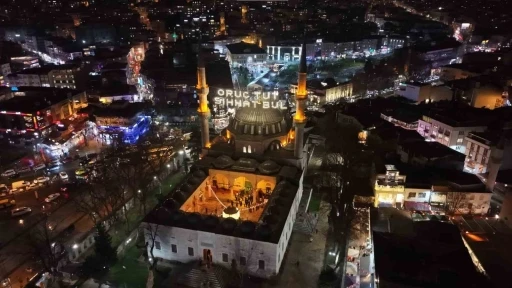 Ey&uuml;psultan Camii&rsquo;nde Ramazan ayının ilk teravih namazı eda edildi
