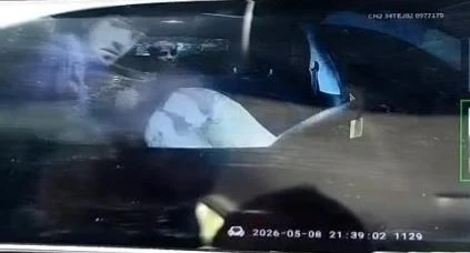 Ey&uuml;psultan&rsquo;da darp edilen taksici gasp edildi, hastanelik oldu: O anlar kamerada
