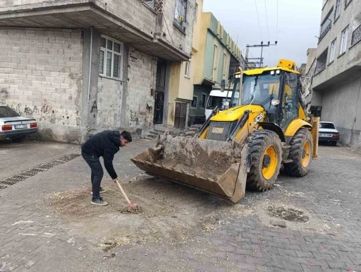 Eyy&uuml;biye&rsquo;de sel sonrası temizlik &ccedil;alışmaları s&uuml;r&uuml;yor
