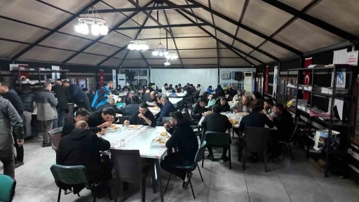 Eyy&uuml;biyeliler aynı sofrada, aynı duada buluştu
