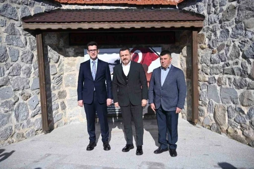 Ezineli Yahya &Ccedil;avuş&rsquo;un hiperrealist heykeli m&uuml;zede sergilenmeye başlandı
