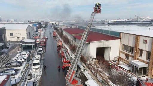 Fabrika yangını havadan g&ouml;r&uuml;nt&uuml;lendi

