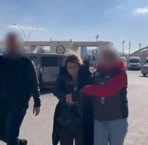 Farklı unvanlarla vatandaşları dolandıran kadın tutuklandı
