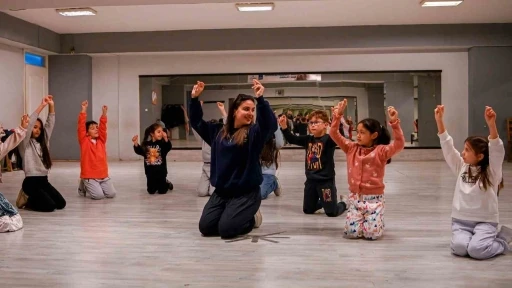 KUŞADANS Halk Dansları Kurslarına Yoğun İlgi
