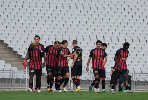 Fatih Karag&uuml;mr&uuml;k, 4 futbolcuyla yollarını ayırdı
