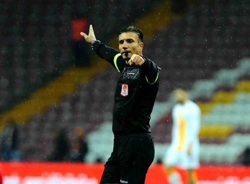 Fatih Karag&uuml;mr&uuml;k - Fenerbah&ccedil;e ma&ccedil;ının VAR&rsquo;ı &Ouml;zg&uuml;r Yankaya oldu
