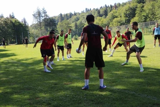 Fatih Karag&uuml;mr&uuml;k, yeni sezon hazırlıkları i&ccedil;in Bolu&rsquo;da kampa girdi
