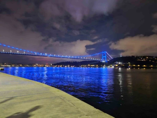 Fatih Sultan Mehmet Köprüsü, Engelliler Haftası sebebiyle ışıklandırıldı
