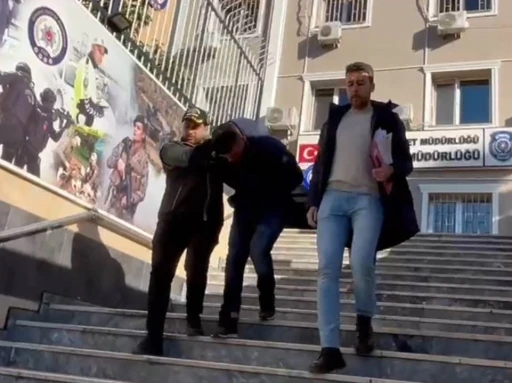 Fatih&rsquo;te 3 kişinin &ccedil;antasını &ccedil;alan hırsız kamerada
