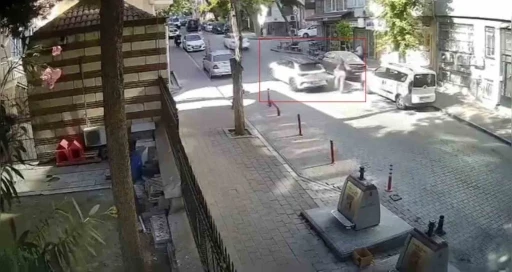 Fatih’te bir sürücü yolda yürüyen genç kadına dehşeti yaşattı: Önce sözlü taciz etti sonra aracıyla ayağının üzerinden geçti
