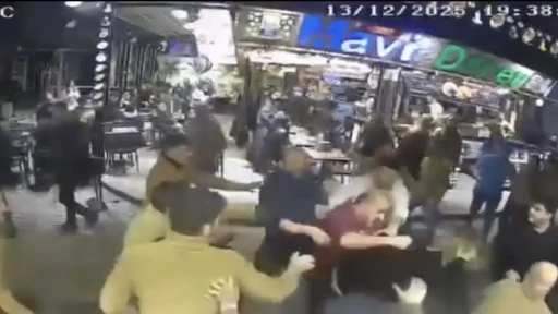 Fatih&rsquo;te esnaf kavgasında yumruklar havada u&ccedil;uştu
