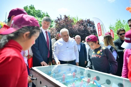 Fatih&rsquo;te Geleneksel Engelsiz Spor ve Eğlence Şenliği&rsquo;nin 10&rsquo;uncusu coşkuyla karşılandı
