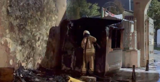 Fatih&rsquo;te g&uuml;venlik kul&uuml;besi alev alev yandı
