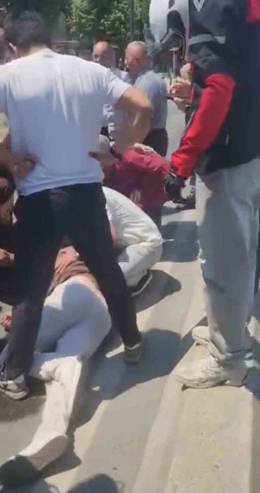 Fatih&rsquo;te İETT otob&uuml;s&uuml;ne &ccedil;arpan skuter s&uuml;r&uuml;c&uuml;s&uuml; ağır yaralandı
