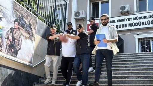 Fatih&rsquo;te kılık değiştirip 4 kilogram altın vurgunu yapan 2 ş&uuml;pheli yakalandı

