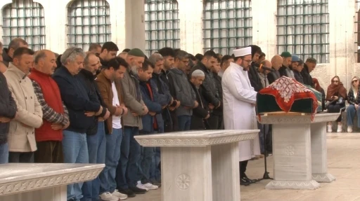 Fatih’te oyuncu Sevil Akdağ’ın öldürdüğü Elif Kırav son yolculuğuna uğurlandı
