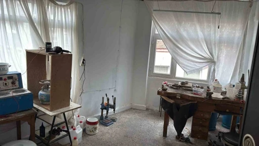 Fatih&rsquo;te sahte altın imalatına operasyon: 1  kişi yakalandı
