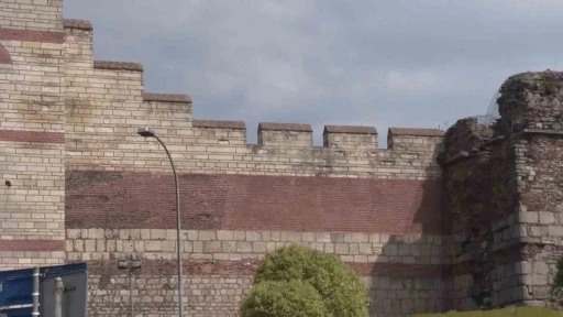 Fatih&rsquo;te tarihi surlarda cinayet hazırlığı: Polise gelen ihbar cinayeti &ouml;nledi
