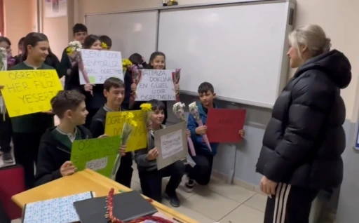 Fatma Nur &ouml;ğretmenin anısına kendi &ouml;ğretmenlerini mutlu ettiler
