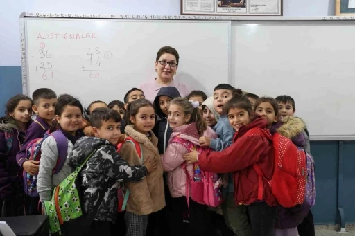 Fatma &ouml;ğretmen kanseri yendi, &ouml;ğrencilerine kavuştu
