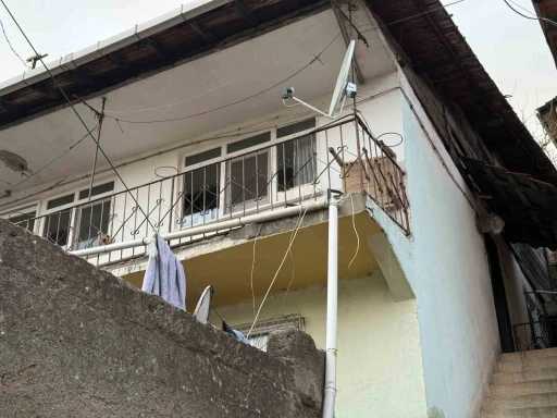 Fayanslar kabarınca AFAD ve polis harekete ge&ccedil;ti: Ev tedbiren tahliye edildi
