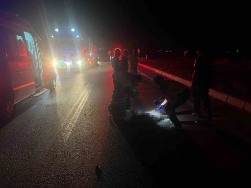 Feci kaza: &Ouml;nce tır &ccedil;arptı, sonra otomobil ezdi
