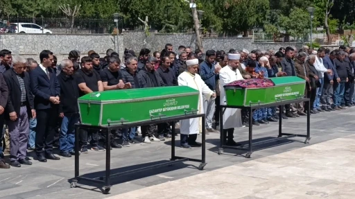 Feci kazada ölen anne ile oğlu son yolcuğuna uğurlandı
