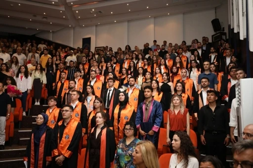 Fen Fak&uuml;ltesi&rsquo;nde mezuniyet gururu
