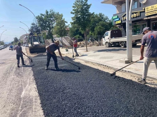 Fen işleri yama ve reglaj çalışmalarını sürdürdü
