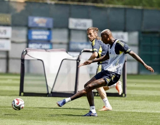 Fenerbahçe’de Başkan Ali Koç, antrenmanı takip etti
