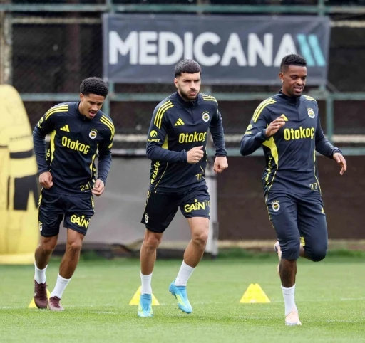 Fenerbah&ccedil;e, Ey&uuml;pspor ma&ccedil;ı hazırlıklarını s&uuml;rd&uuml;r&uuml;yor
