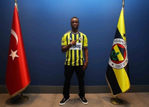 Fenerbah&ccedil;e, gen&ccedil; yetenek Amara Diouf ile s&ouml;zleşme imzaladı

