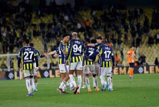 Fenerbah&ccedil;e, Kadık&ouml;y&rsquo;de Başakşehir&rsquo;e karşı galibiyet serisini s&uuml;rd&uuml;rd&uuml;
