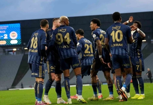 Fenerbah&ccedil;e, ligde ilk yarıyı namağlup kapattı
