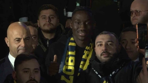 Fenerbah&ccedil;e&rsquo;nin yeni transferi Sidiki Cherif, İstanbul&rsquo;da

