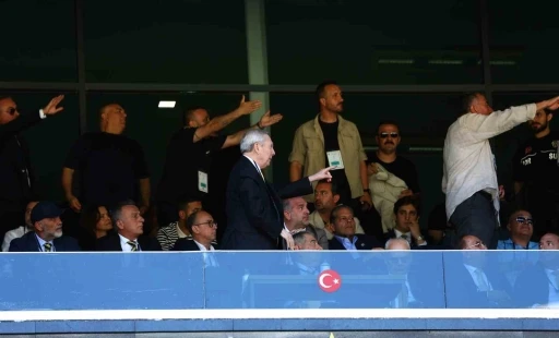 Fenerbah&ccedil;e olağan&uuml;st&uuml; se&ccedil;imli genel kurulunda arbede &ccedil;ıktı
