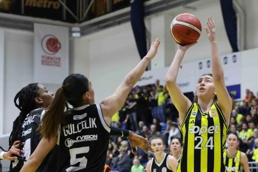 Fenerbahçe Opet, yarı final serisinde 1-0 öne geçti
