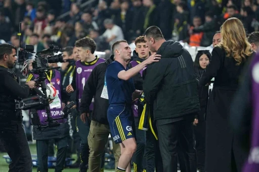 Fenerbah&ccedil;eli futbolculardan derbi galibiyeti coşkusu
