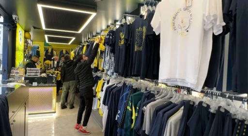 Fenerium Tırı Yüksekova’da ilgiyle karşılandı
