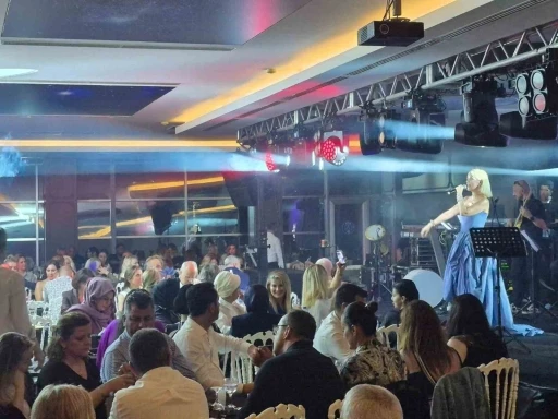 Ferhat G&ouml;&ccedil;er ve &Ouml;m&uuml;r Gedik&rsquo;ten konser
