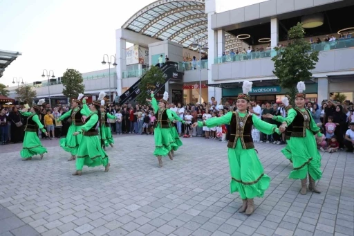 Festival coşkusu İneg&ouml;l&rsquo;&uuml;n d&ouml;rt bir yanını sardı
