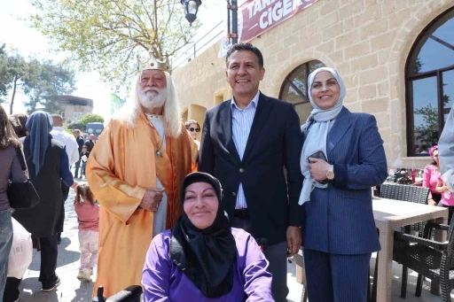 Festivalde Osmanlı geleneği yaşatıldı, ciğer tezgahları davul zurna ile şenlendi
