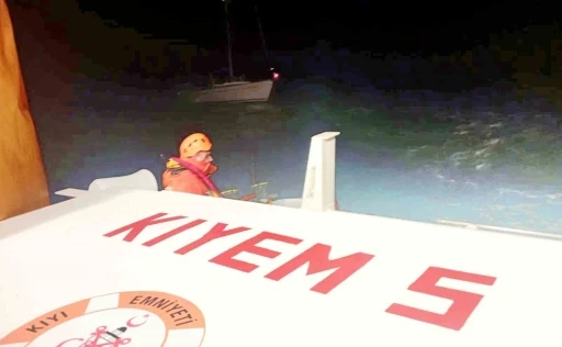 Fethiye Açıklarında Sürüklenen Tekne Kurtarıldı