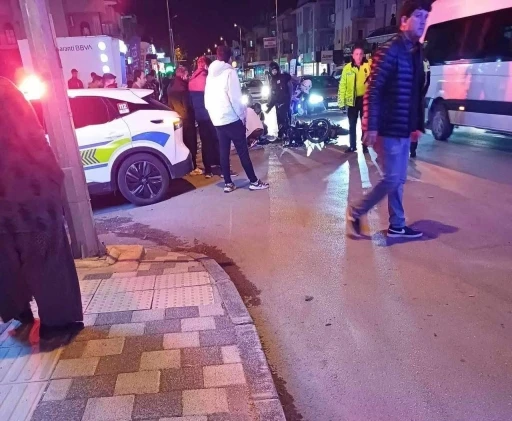 Fethiye'de Kamyonet İki Motosiklete Çarptı