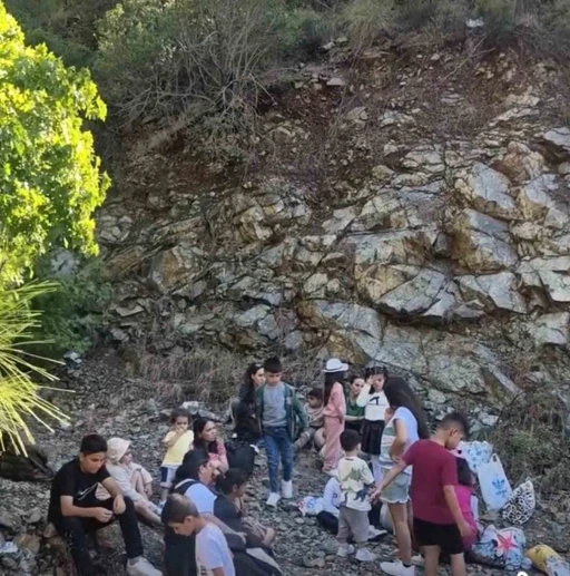 Fethiye’de 43’ü çocuk 65 düzensiz göçmen ve 4 göçmen kaçakçısı yakalandı

