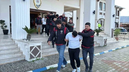 Fethiye&rsquo;de aranan şahıslara operasyon: 3 tutuklama
